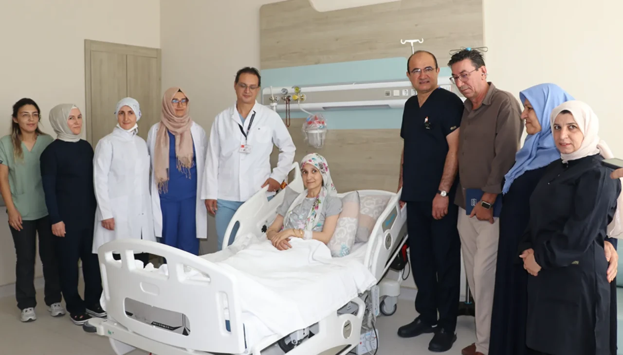 Genç annenin 24 yıllık yemek borusu mücadelesi sona erdi