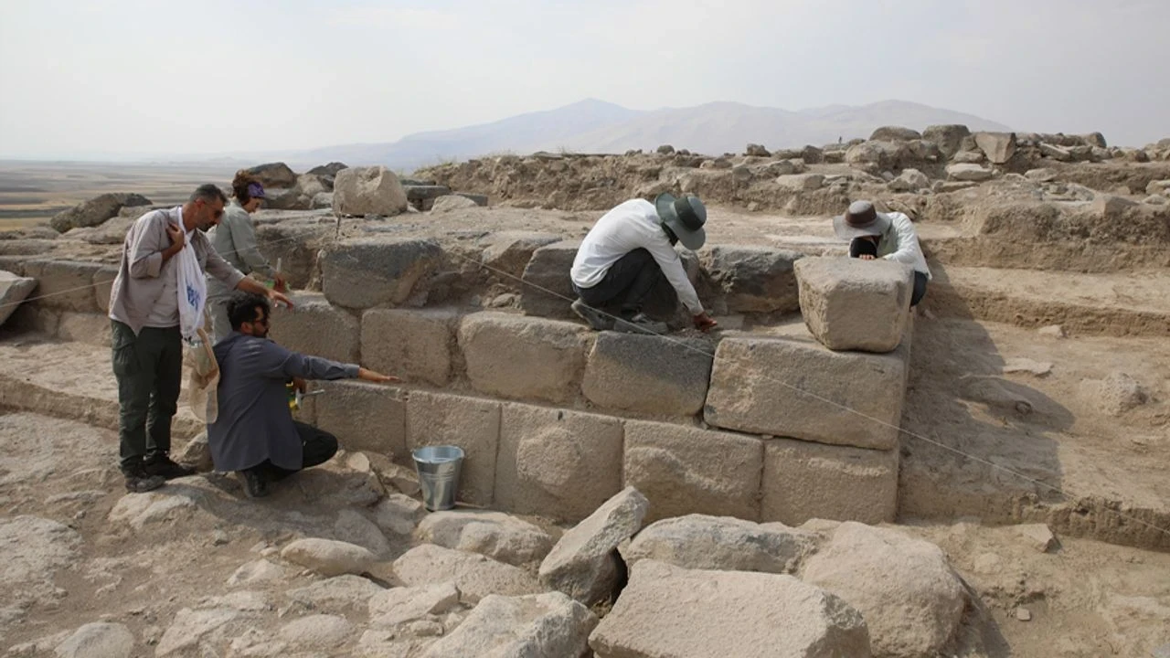 3 Bin Yıllık Sır Çözüldü: Urartuların Gizemli Kenti Haldi'nin İzleri Van'da Ortaya Çıktı!