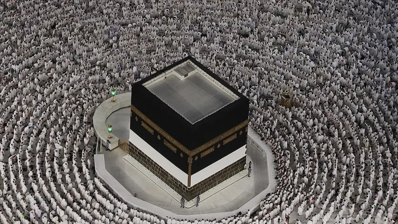 Umre fiyat listesi 2025: Bütçenize en uygun umre paketini nasıl seçersiniz?