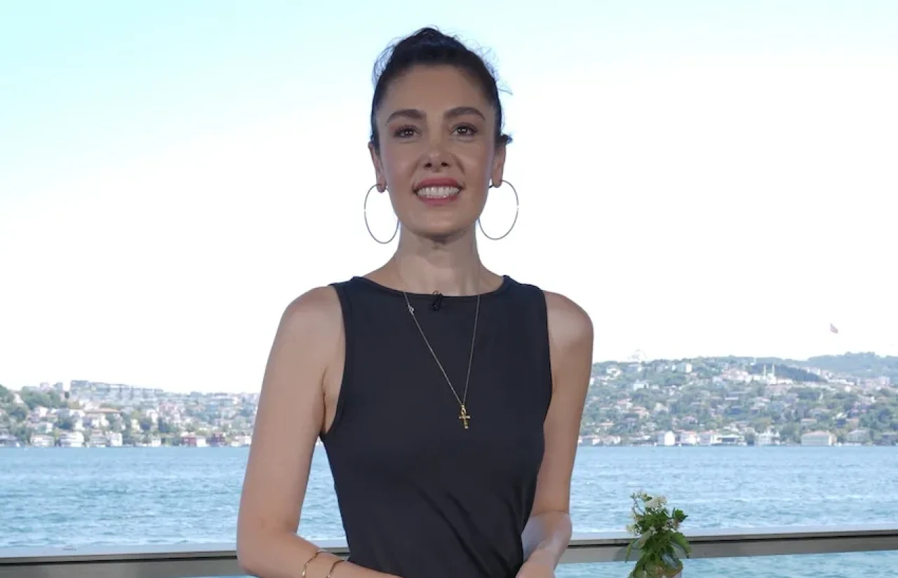 Petek Dinçöz sanıldı, imza verdi: Burcu Binici'den kahkaha dolu anı