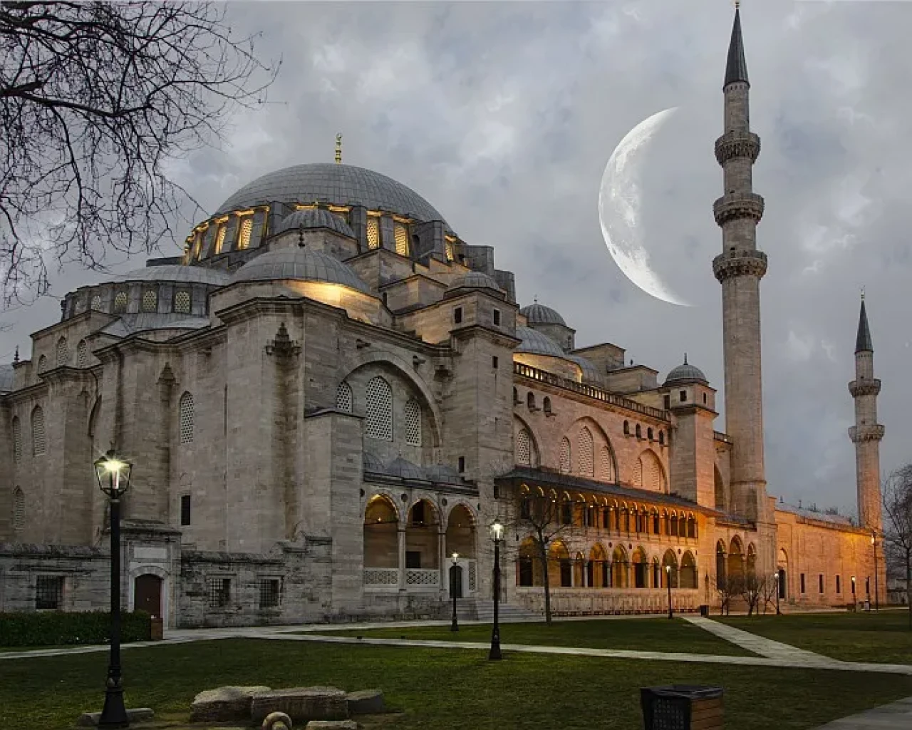 İstanbul’un üçüncü tepesindeki zamanın taşı:Süleymaniye Camii