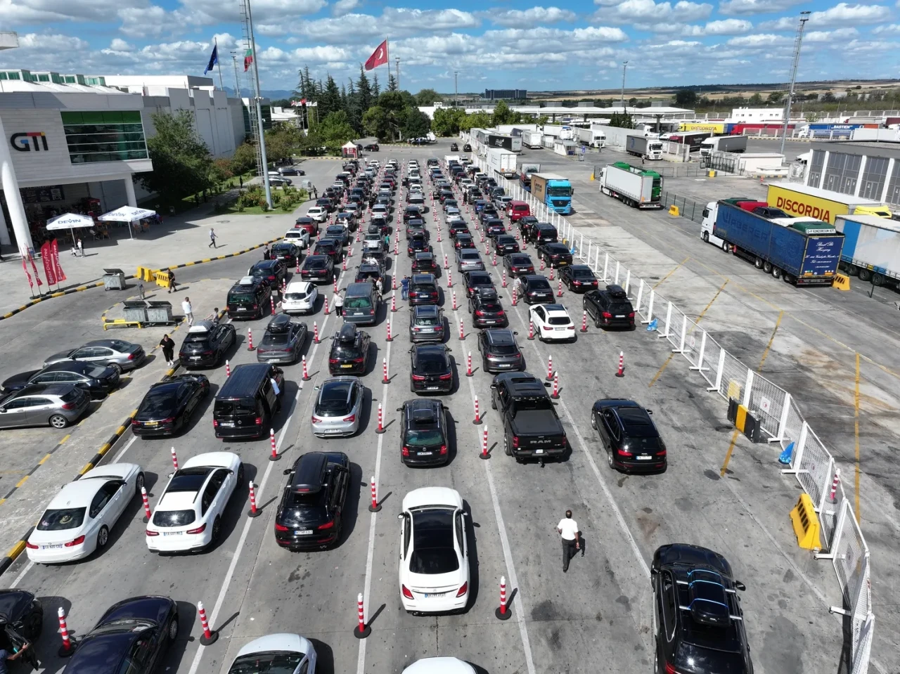 Kapıkule'de gurbetçilerin dönüş yolculuğu başladı!