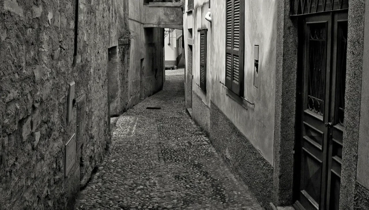 Rüyada Dar Bir Yerden Geniş Bir Yere Çıkmak Nedir?