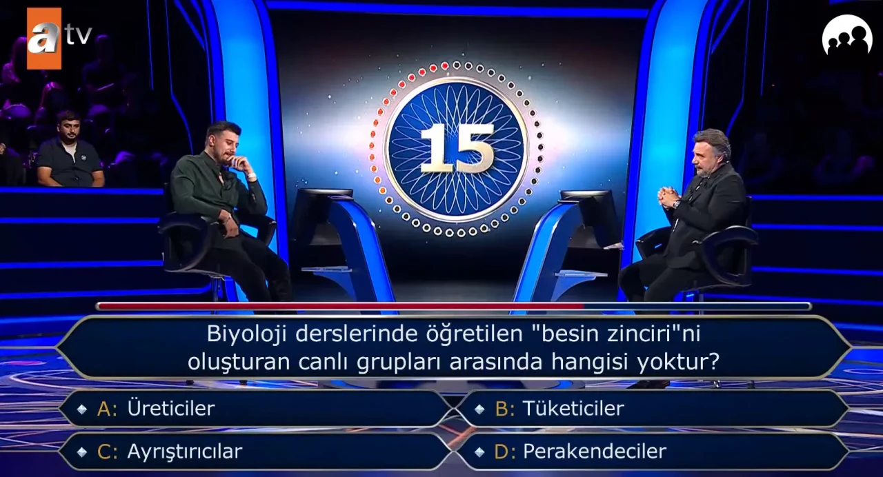 Besin zincirini oluşturan canlı grupları hangileridir? Üreticiler mi, tüketiciler mi, ayrıştırıcılar mı, perakendeciler mi?