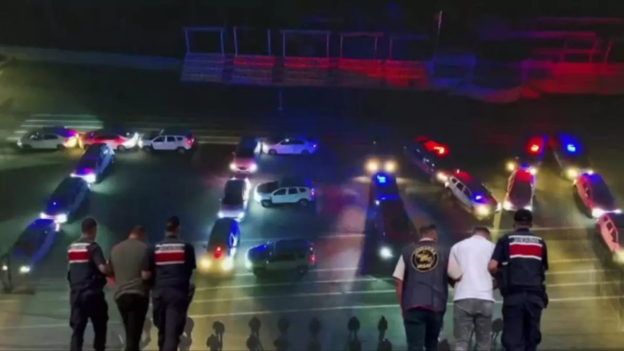 Türkiye geneli FETÖ baskınları sürüyor: Çok sayıda şüpheli yakalandı