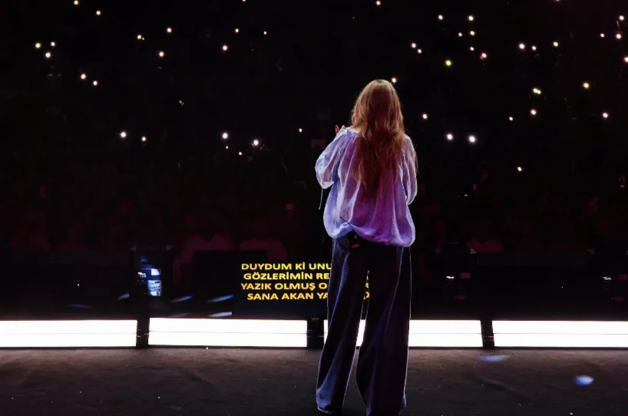 Ajda Pekkan Çeşme’de Sahneyi Salladı: Yeni İmajı Gündem Oldu!