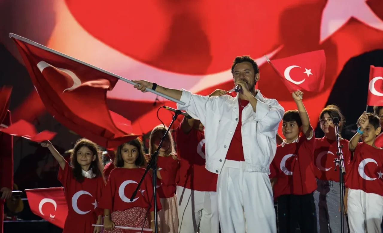 Buray konseriyle Çanakkale’de zafer coşkusu unutulmaz bir geceye dönüştü