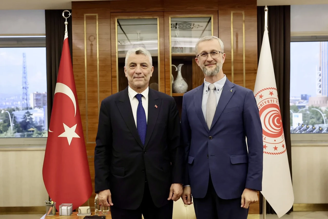 Ticaret Bakanı Bolat, Ukrayna’nın Ankara Büyükelçisi Celal ile görüştü