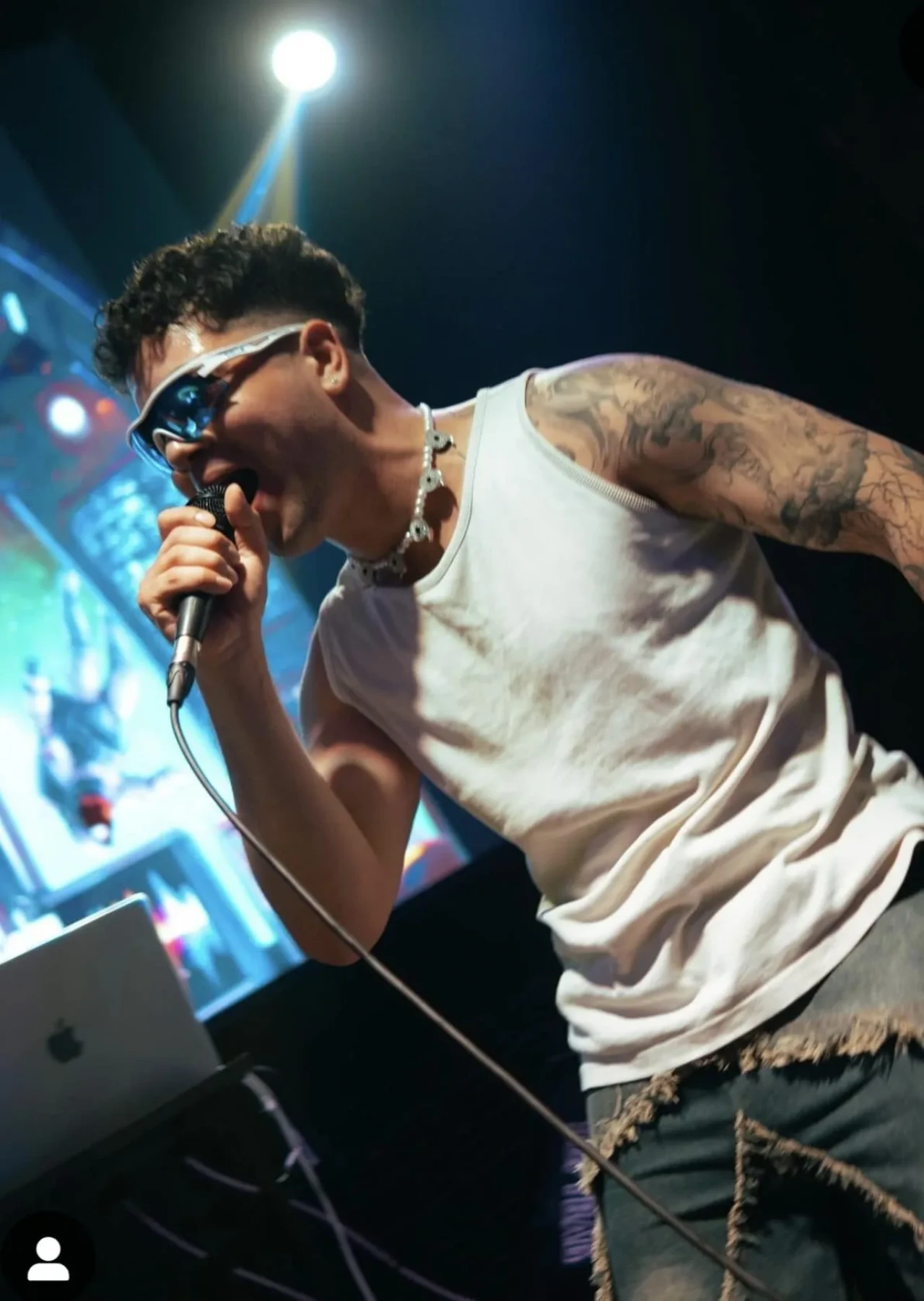 Kim bu FET? Müzik dünyasında yıldızı parlayan genç isim