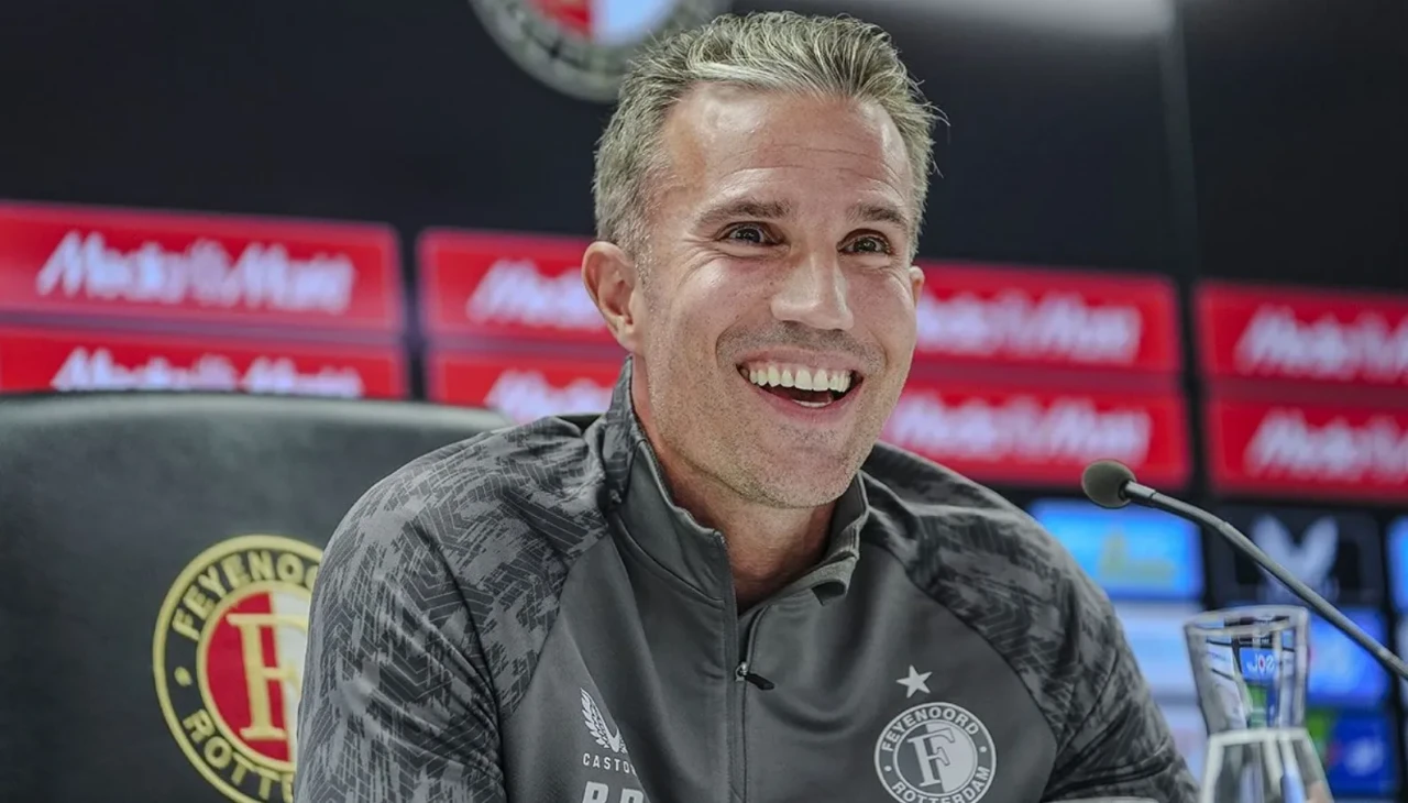 Van Persie’den Fenerbahçe yorumu: "Gençliğimiz var ama Fenerbahçe’nin vizyonu farklı"