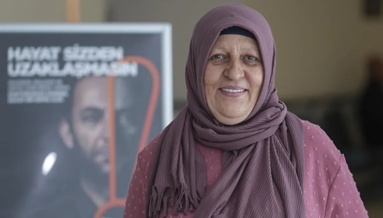 Meme kanseriyle yüzleşti, 30 yıllık sigarayı bıraktı