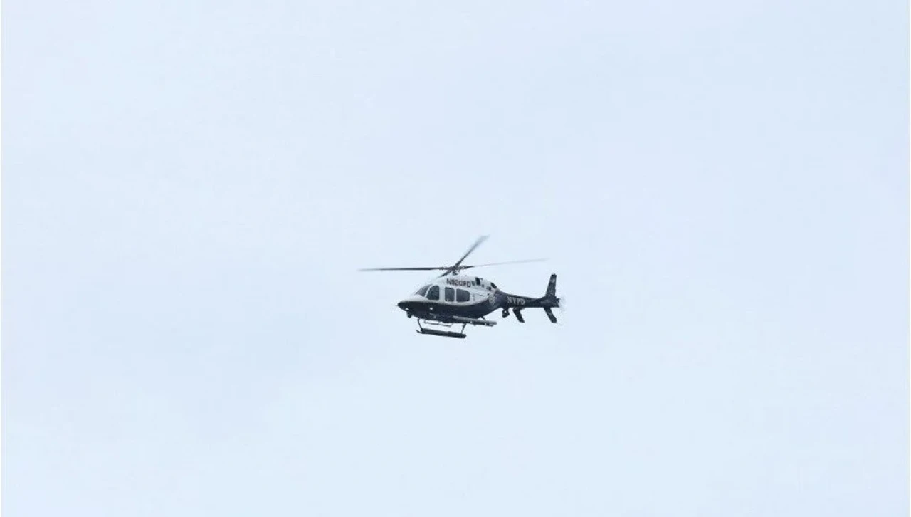 İngiltere’de helikopter tarlaya düştü!