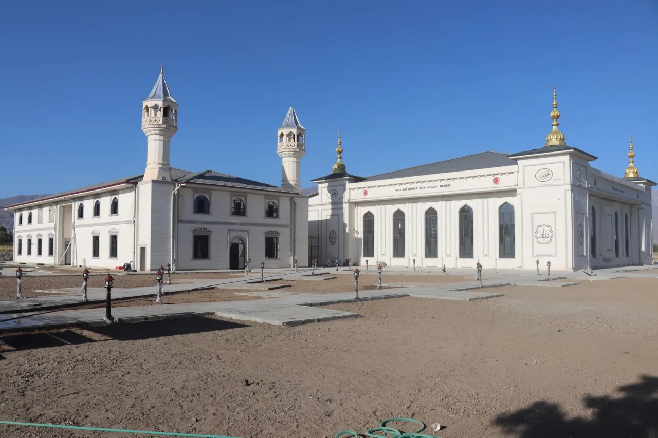 Erzincan’da hayırseverlerin katkısıyla inşa edilen 'Terzibaba Külliyesi' hizmete açılıyor