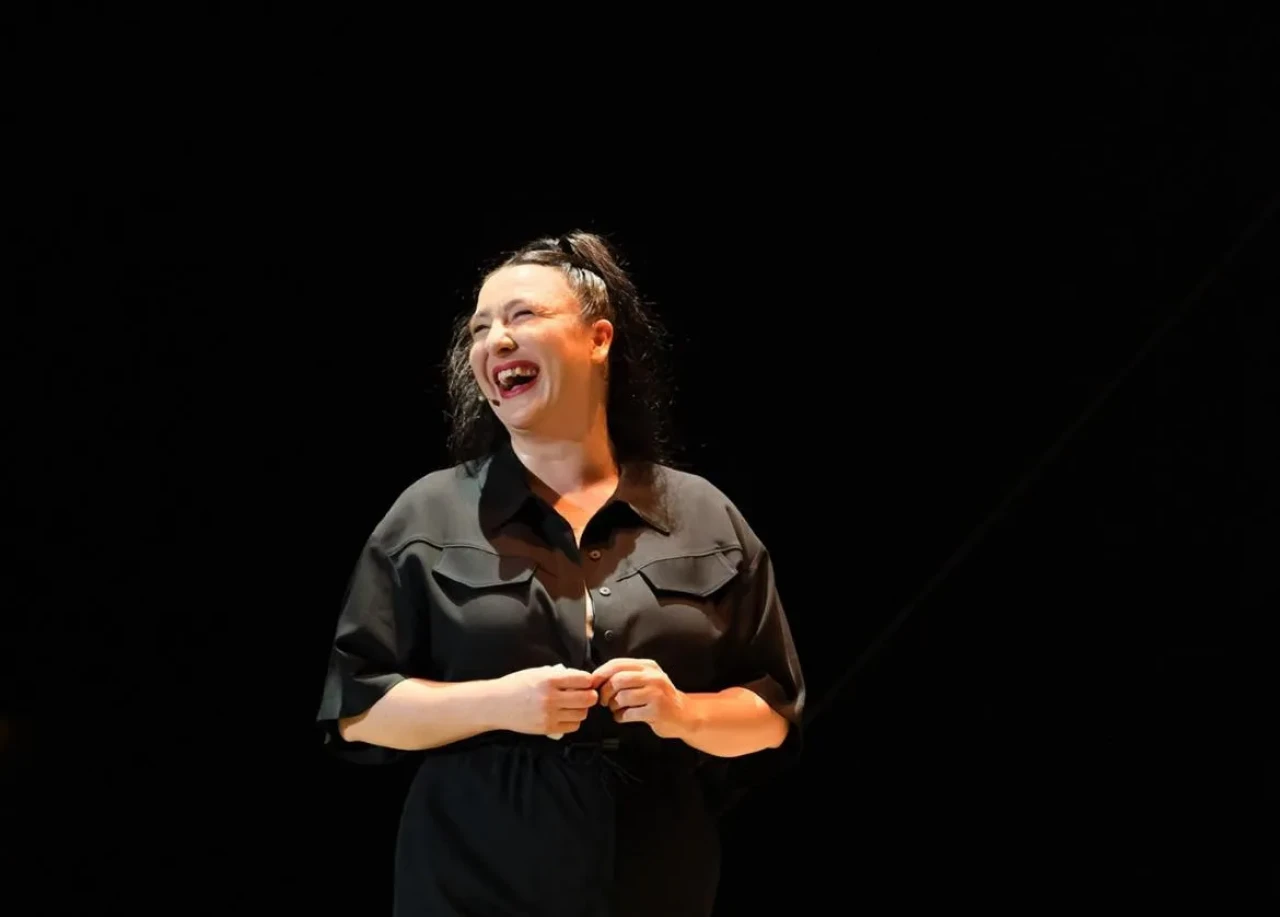 Yasemin Sakallıoğlu İzmir’de sadece güldürmedi: 1000 fidanla ormanlara umut oldu