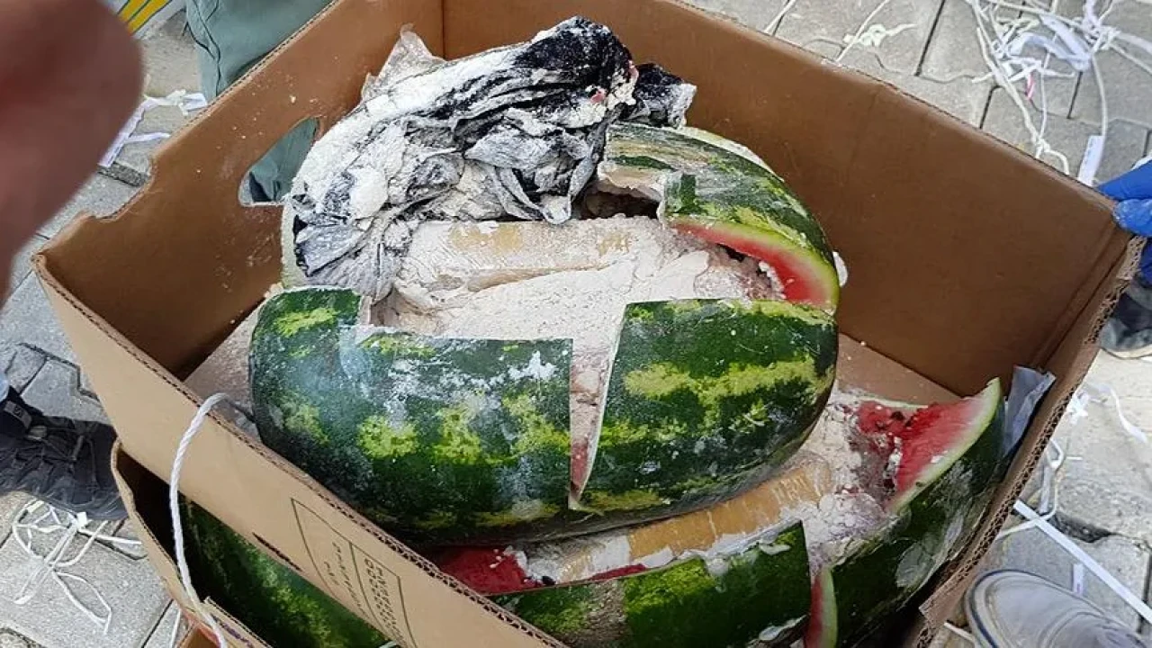 Samsun polisi baskını: Kamyonette dev miktarda hap ve para bulundu