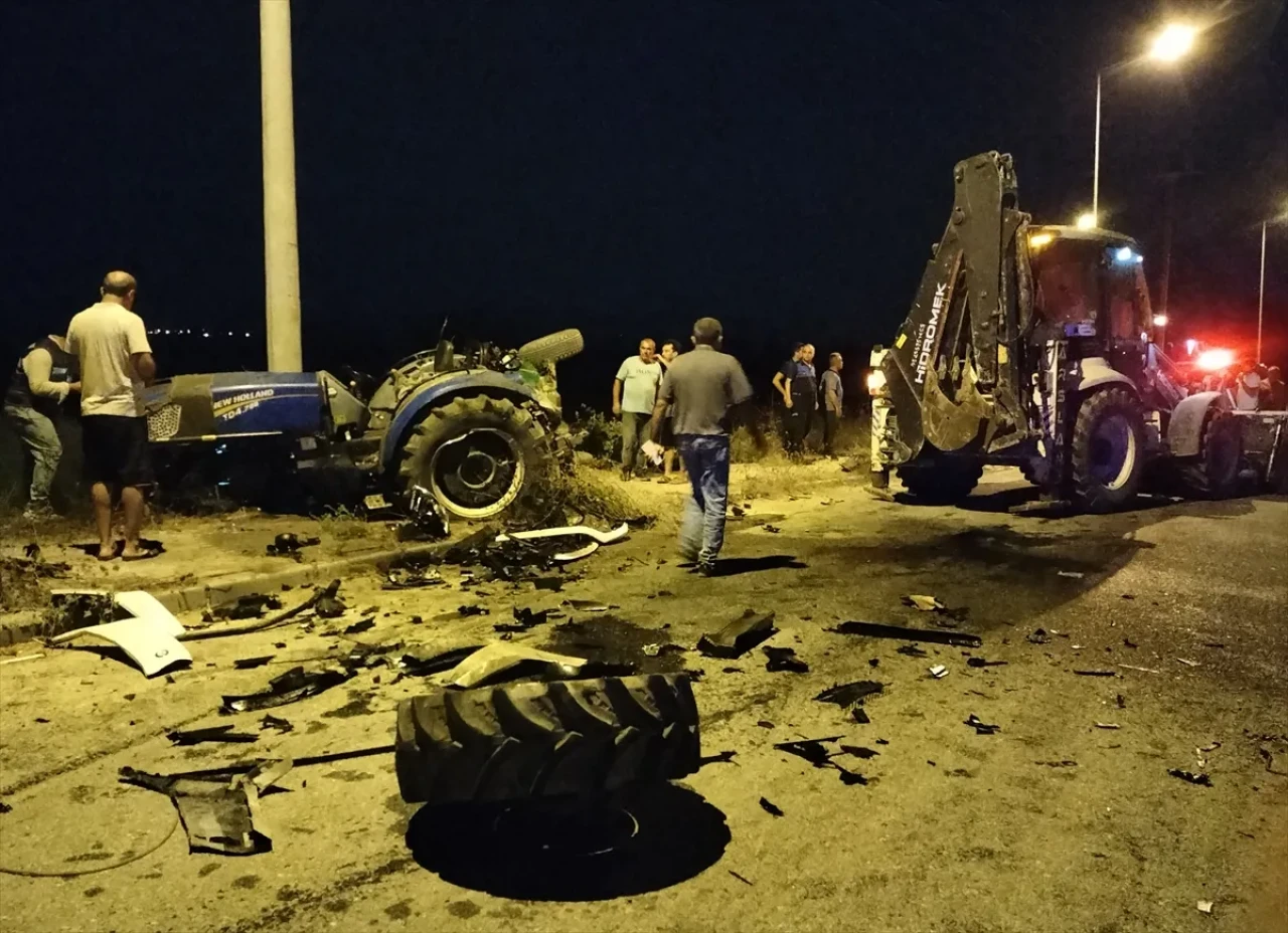 Antalya’da traktör-otomobil kazası: 2 yaralı