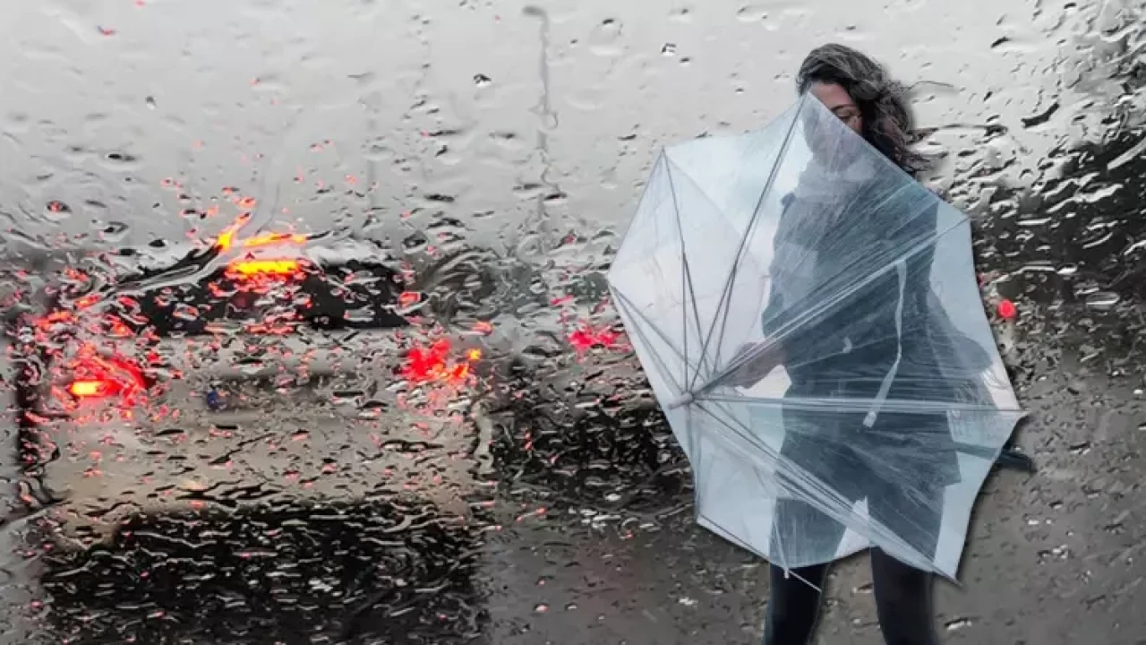 İstanbul'da 3 Gün Sürecek Fırtına Başlıyor! Hangi Bölgelerde Aksama Olacak?