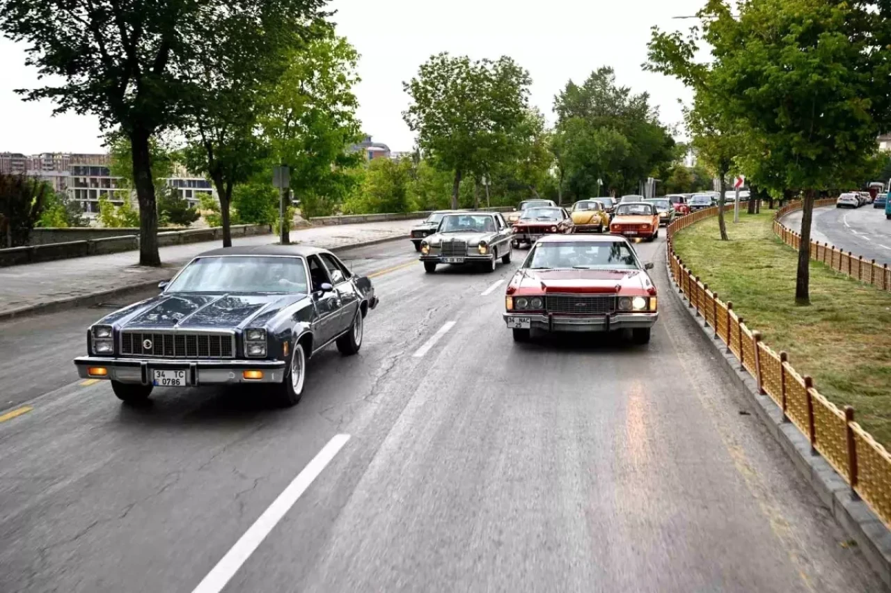 Erzurum’da Klasik Otomobil Fuarı Coşkusu: 70 Etkinliklik Turizm Yılına Renkli Başlangıç