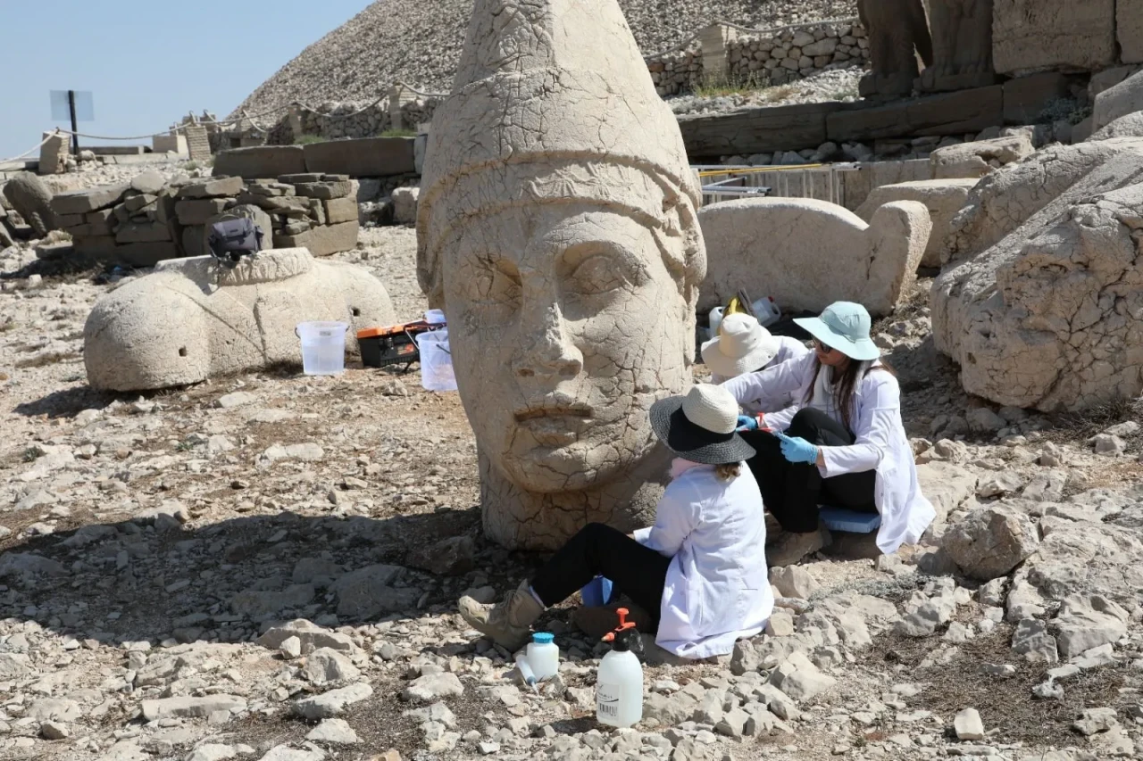Kültür Bakanlığı’ndan dev proje: Nemrut’un taşları gelecek yüzyıllara hazırlanıyor