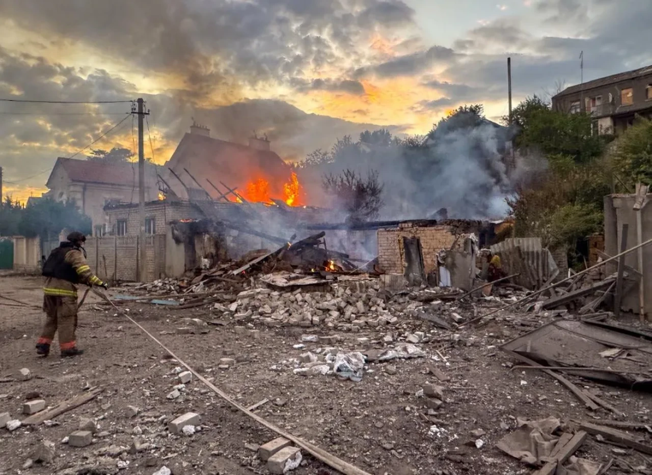 Herson’da sivil yerleşimlere füze saldırısı: Yangınlar çıktı bir kişi yaralandı