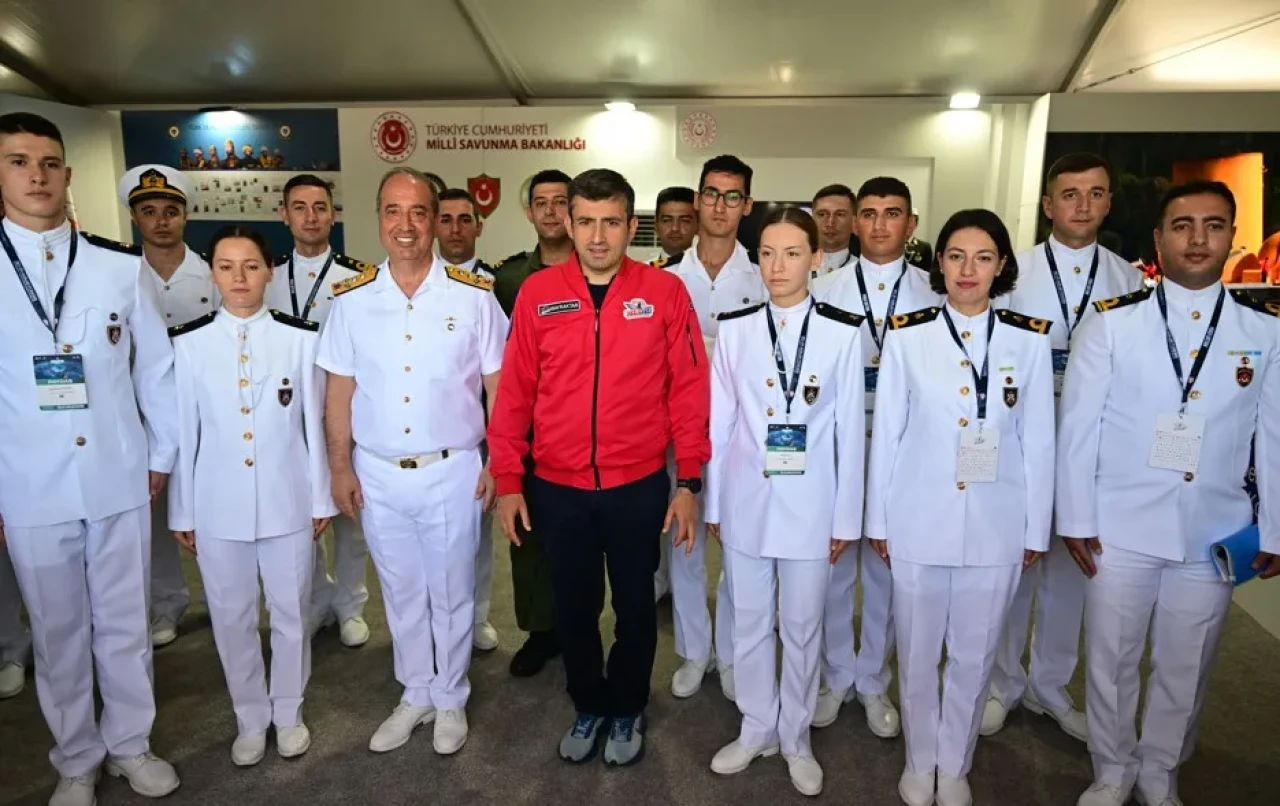 Teknofest Mavi Vatan’da tarihi an: Bayraktar’dan gençlere keşif çağrısı