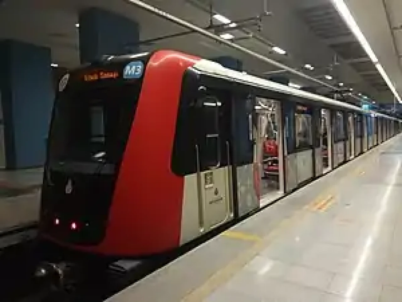 İstanbul’da M3 Metro Hattı'nda teknik arıza: Duraklarda yoğunluk oluştu