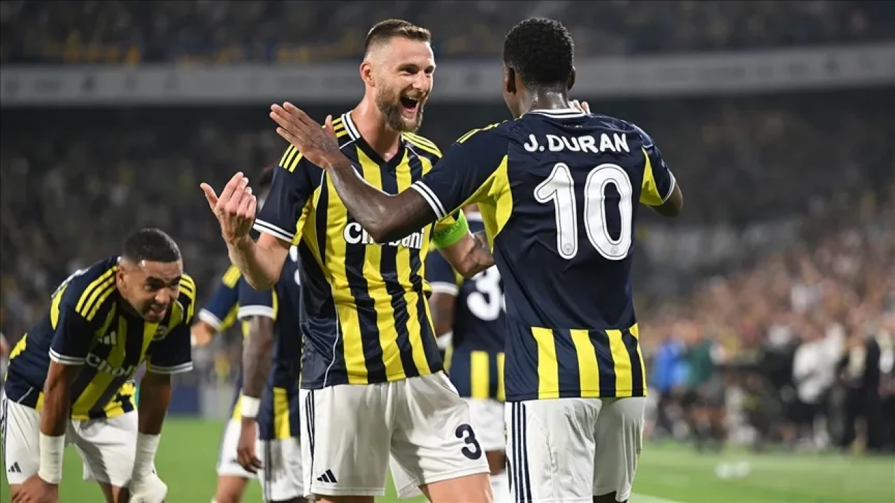 Fenerbahçe Tarihi Bir Zaferle Feyenoord’u 5-2 Yenerken Play-Off’a Yükseldi!