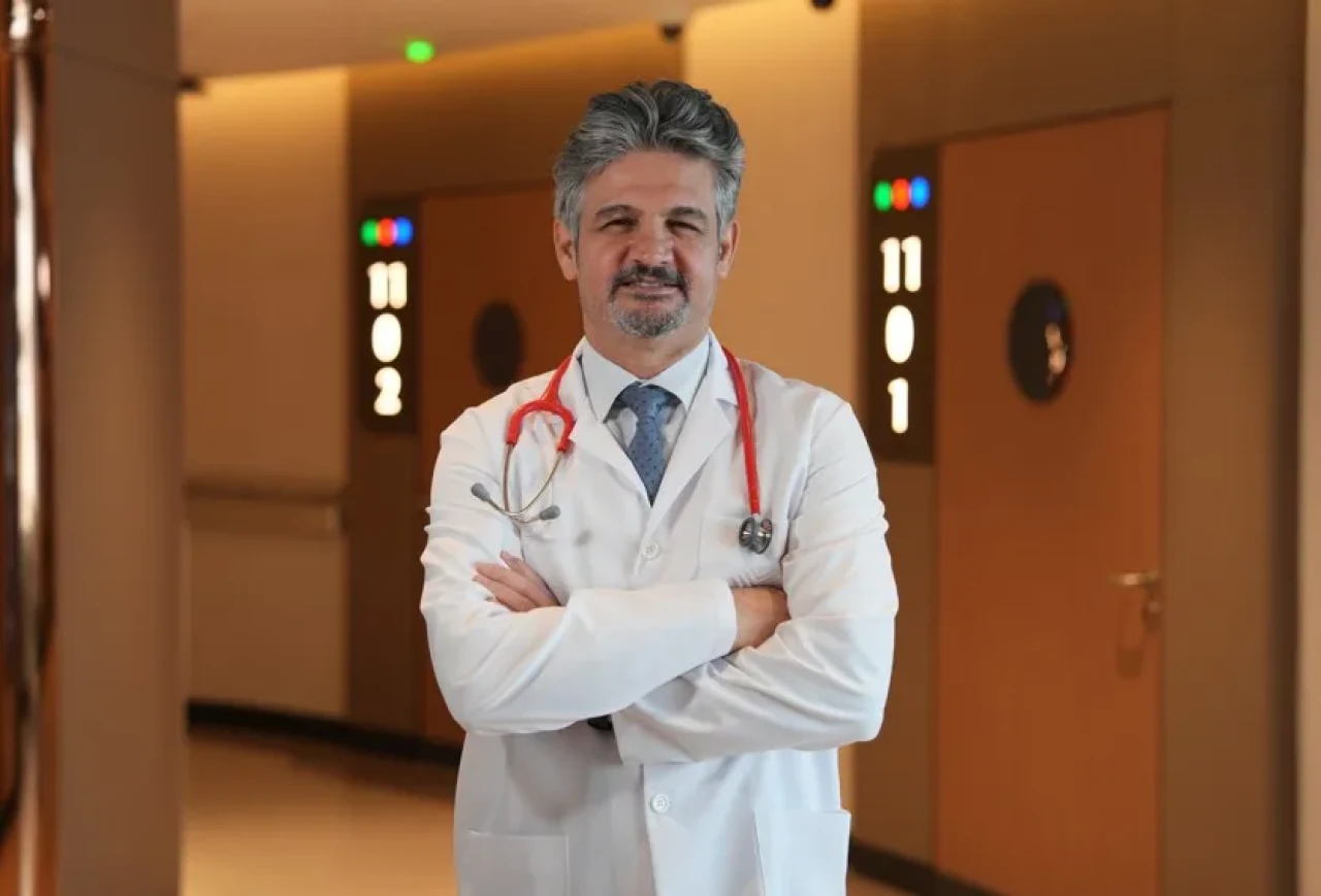 Yemek yerken sesiniz değişiyor mu? Yutma bozukluğu sanılandan daha tehlikeli!