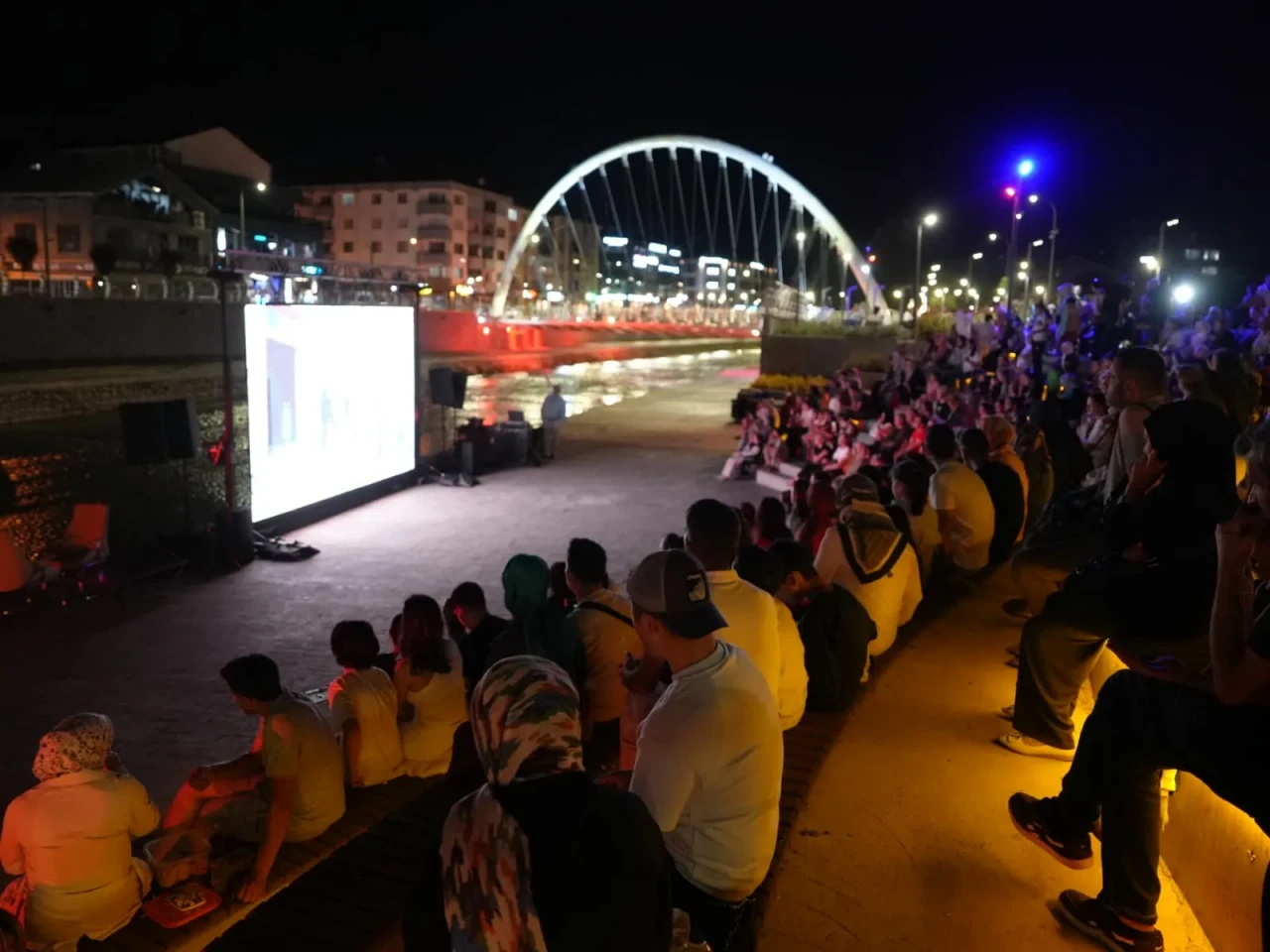 Düzce’de açık hava sinemasında duygusal anlar: 35 ödüllü film seyirciyle buluştu