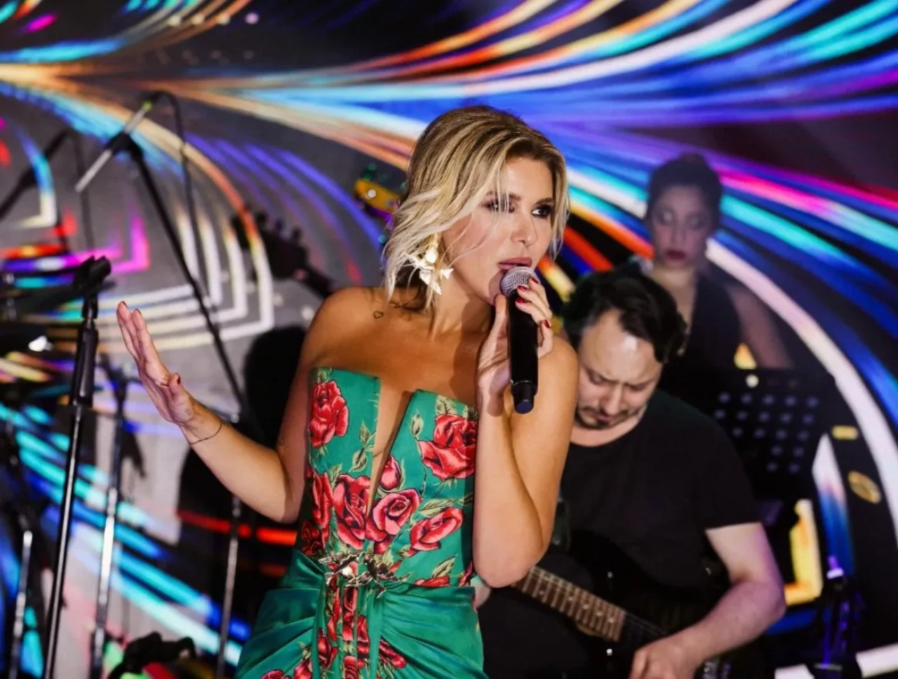 Gülben Ergen'den Kıbrıs’ta büyüleyici konser: Sahneye yepyeni bir enerji taşıdı