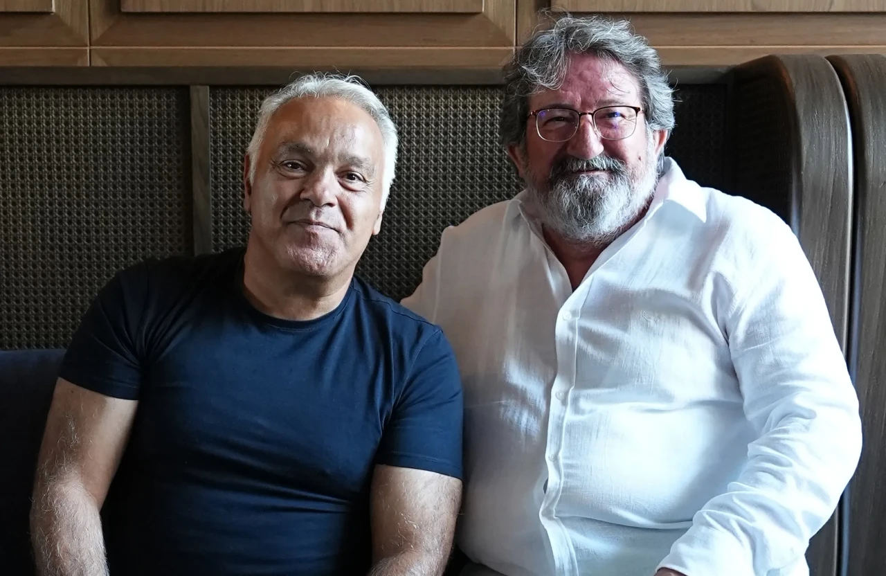 Gipsy Kings by Andre Reyes: ''Hakan Altun dinliyoruz''