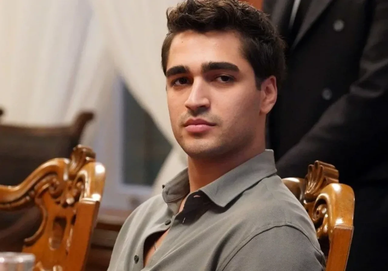 Sahnenin yıldızı kortta da parladı! Mert Ramazan Demir şampiyon çıktı