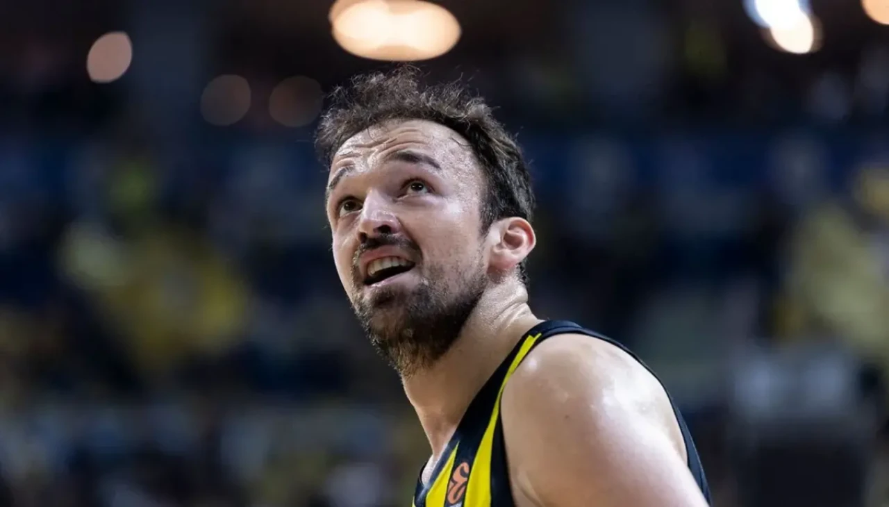 Sarı-Lacivertlilerde ayrılık: Sertaç Şanlı teşekkürlerle uğurlandı