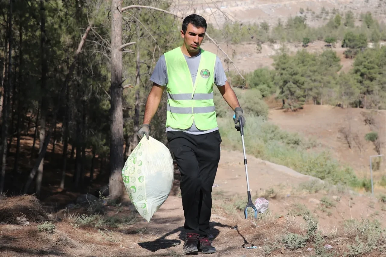 105 gündür çöp topluyor: Şanlıurfalı gencin büyüyen temizlik hareketi