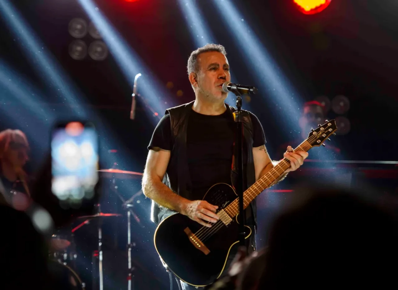 Haluk Levent konser sonrası fenalaştı, hastaneye kaldırıldı