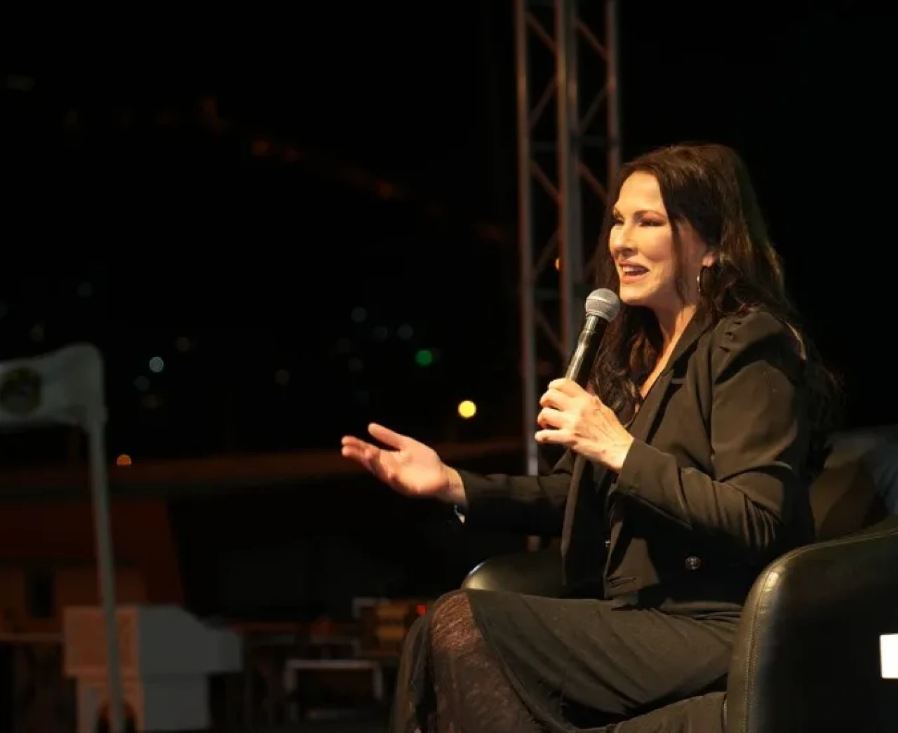 Alanya’da kitap fuarı açıldı, Aydan Şener’den anlamlı katılım ve fidan mesajı!