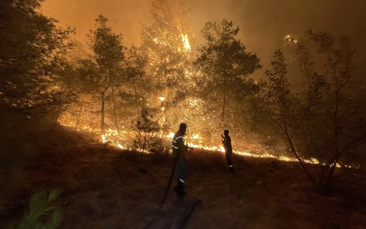 Muğla'da alevler, gönüllülerin çabasına rağmen yayılıyor