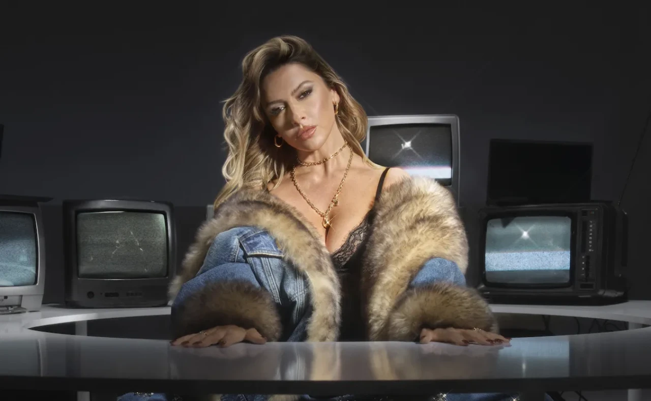 “Babam işçiydi, annem fabrikada çalıştı” diyen Hadise: “Gücüm oradan geliyor”