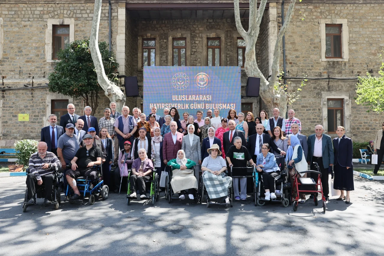 Darülaceze’de anlamlı buluşma: Hayırseverler ve Bakan Göktaş bir araya geldi