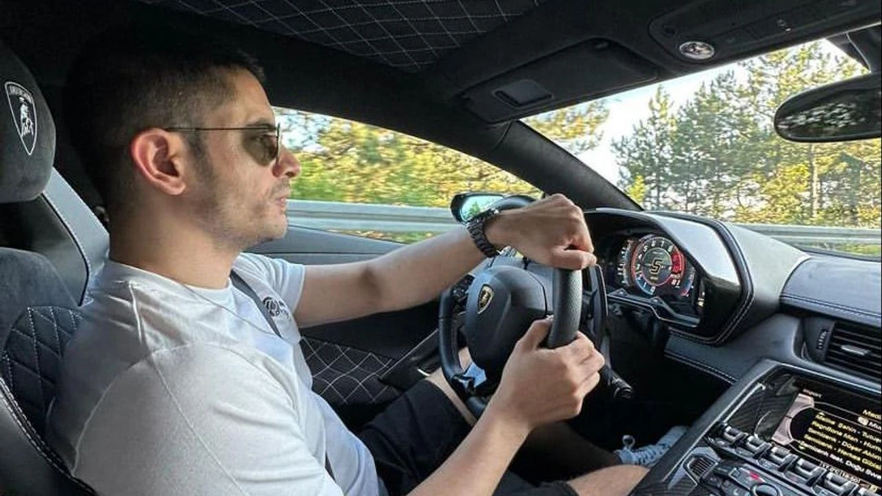 Ekrem Abi Kimdir? Sanal Oyunlarla Tanınan İsmin Hayatı Merak Ediliyor