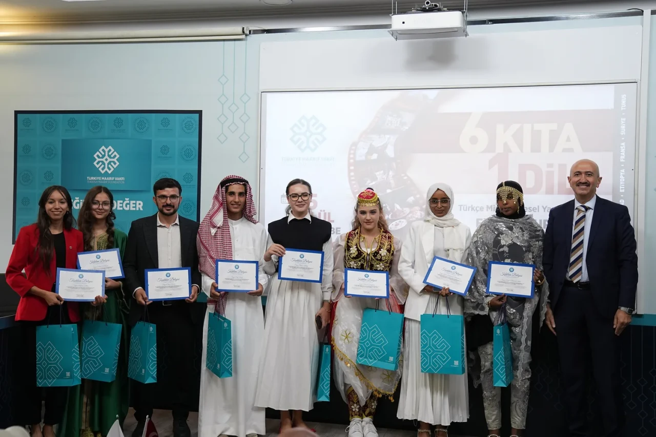 “6 Kıta 1 Dil” projesinin finali İstanbul’da yapıldı: Öğrenciler kültürlerini Türkçe ile anlattı