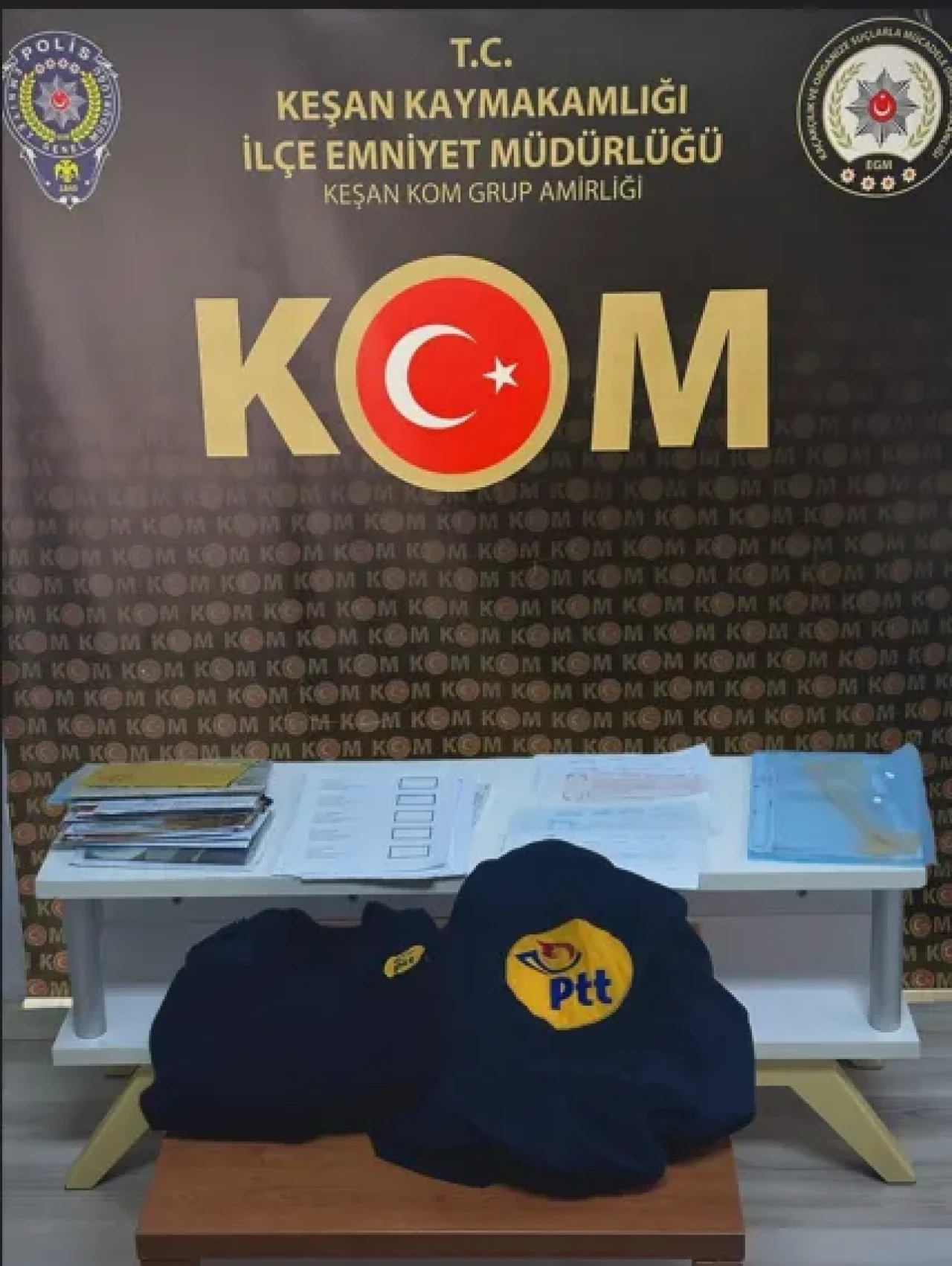 PTT görevlisi gibi davrandı, vatandaşlara boş senet imzalattı