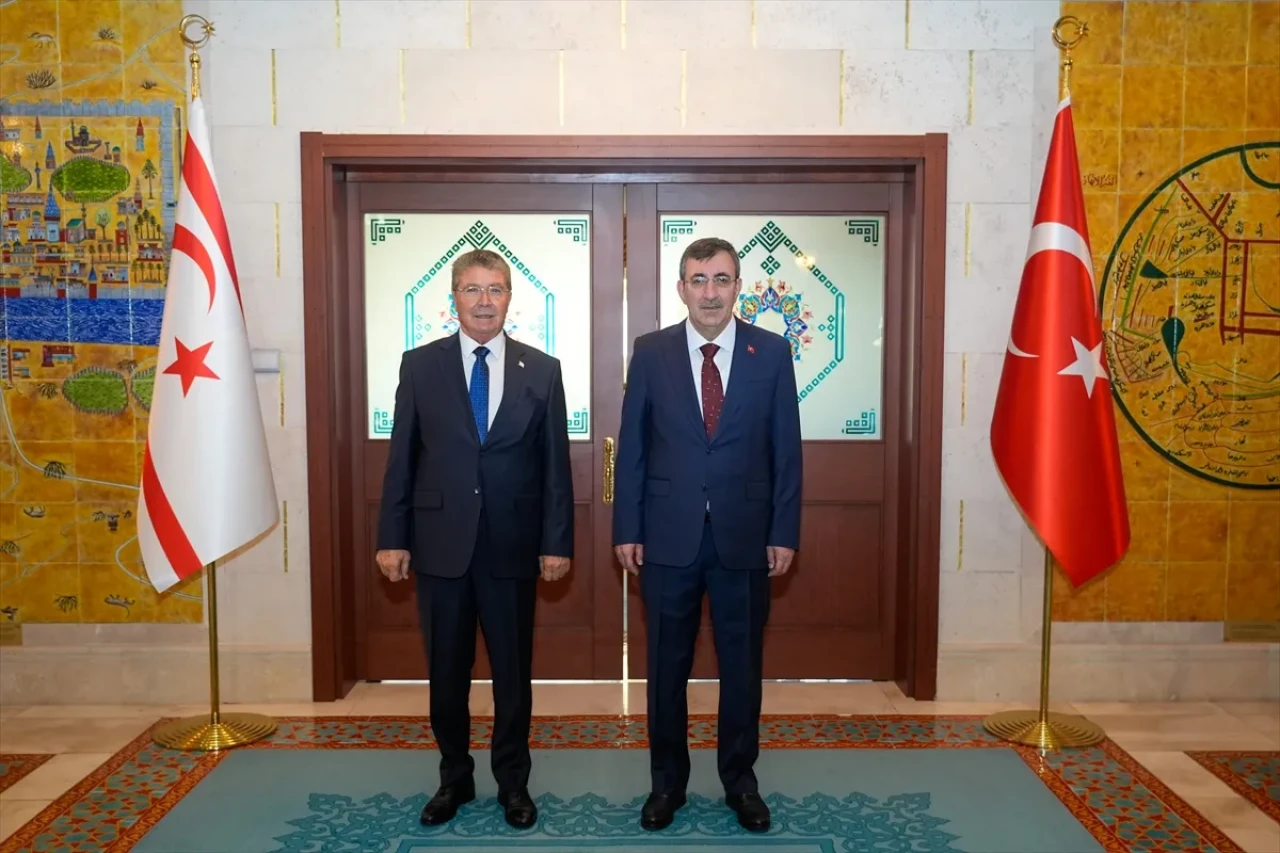Türkiye-KKTC ilişkileri güçleniyor: Yılmaz ile KKTC Başbakanı Üstel bir araya geldi