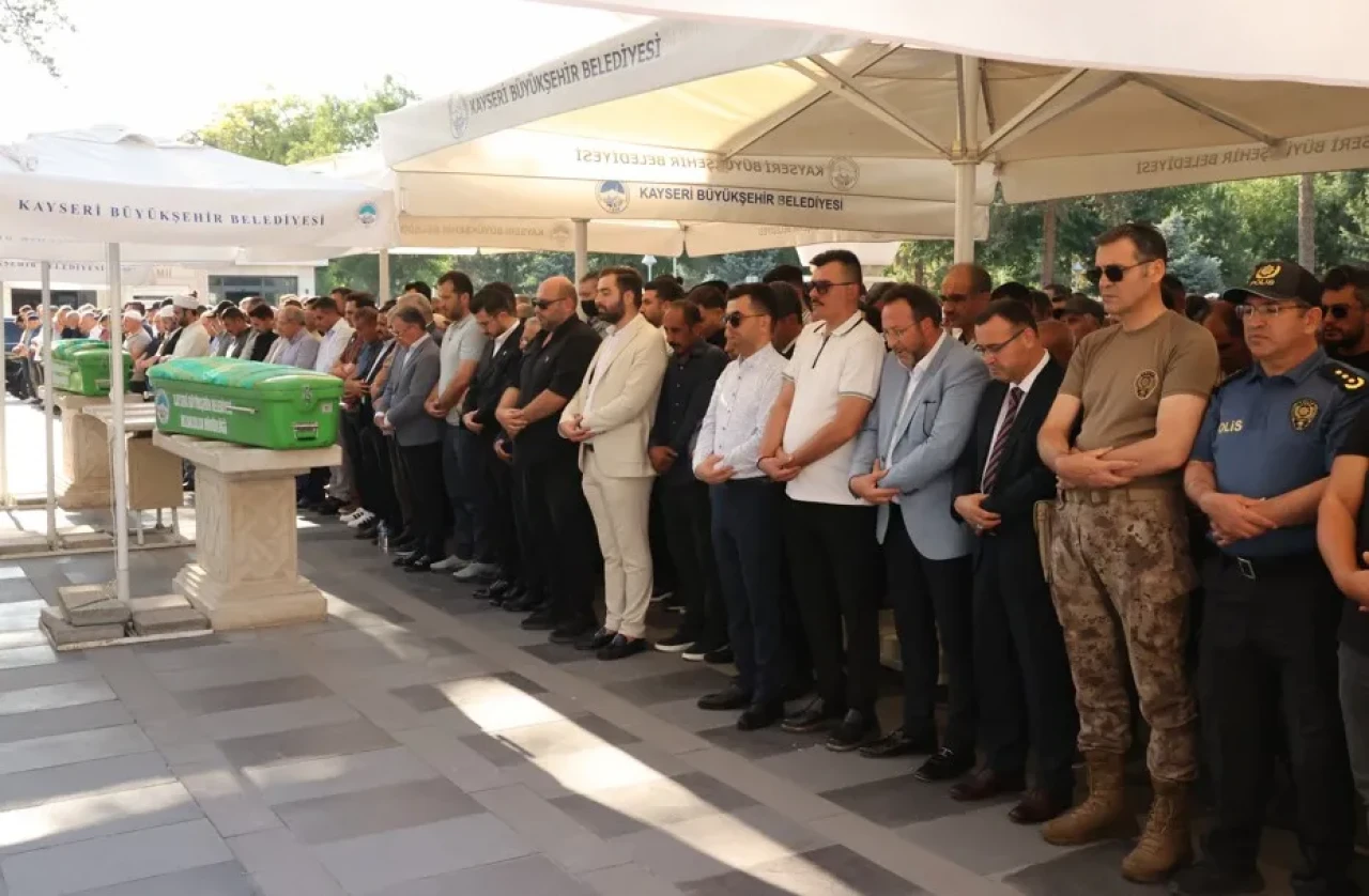 Sanat ve siyaset dünyası Mehmet Bozdağ’ı acı gününde yalnız bırakmadı