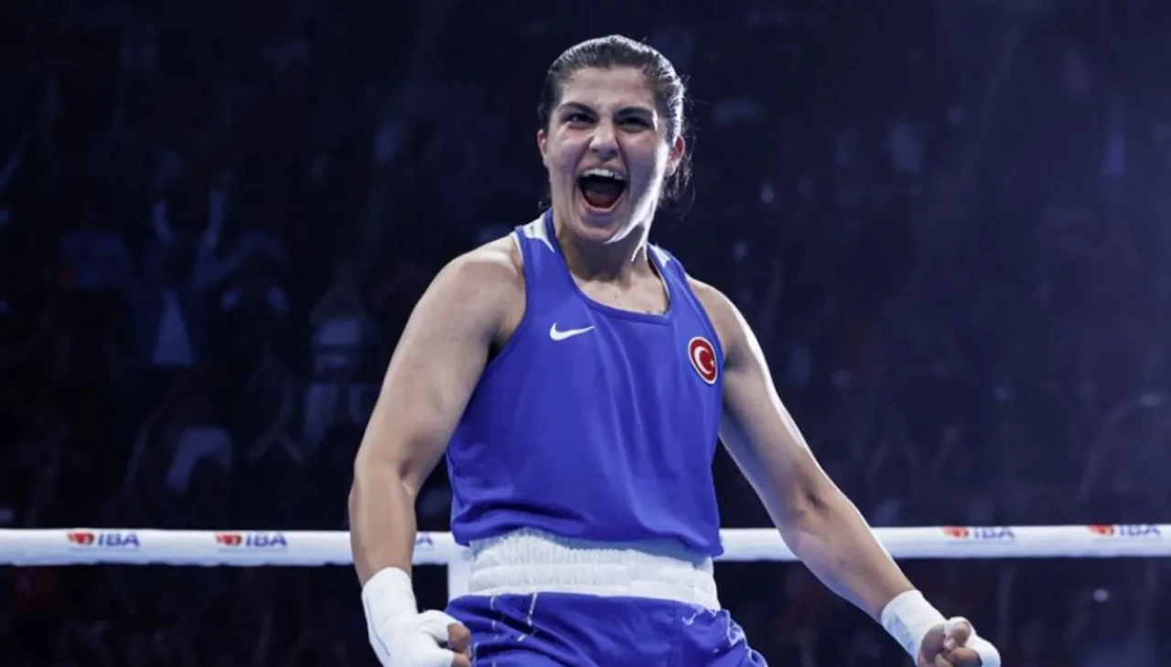 Busenaz Sürmeneli, Kolombiyalı rakibini yenerek çeyrek finale yükseldi