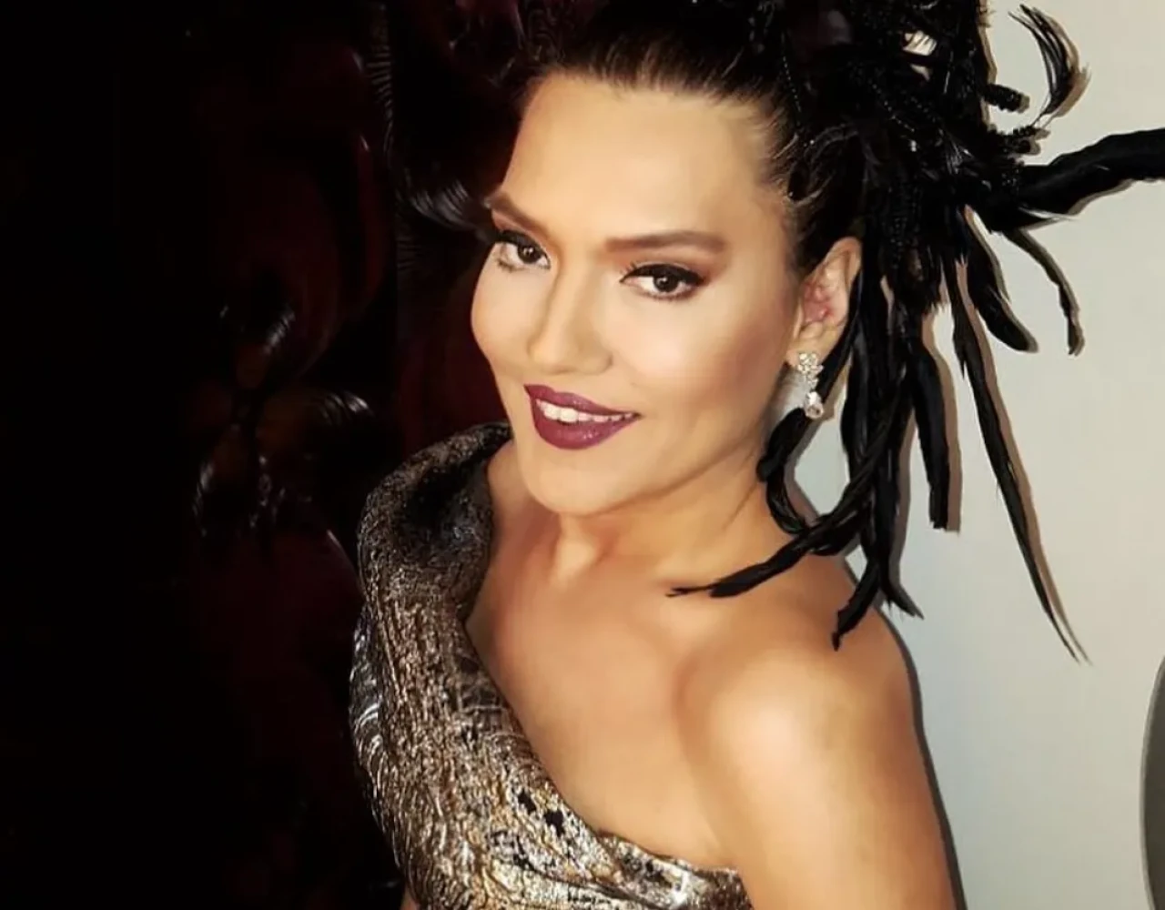 Seul’de çöp kutusu bulamadı, Demet Akalın isyan etti