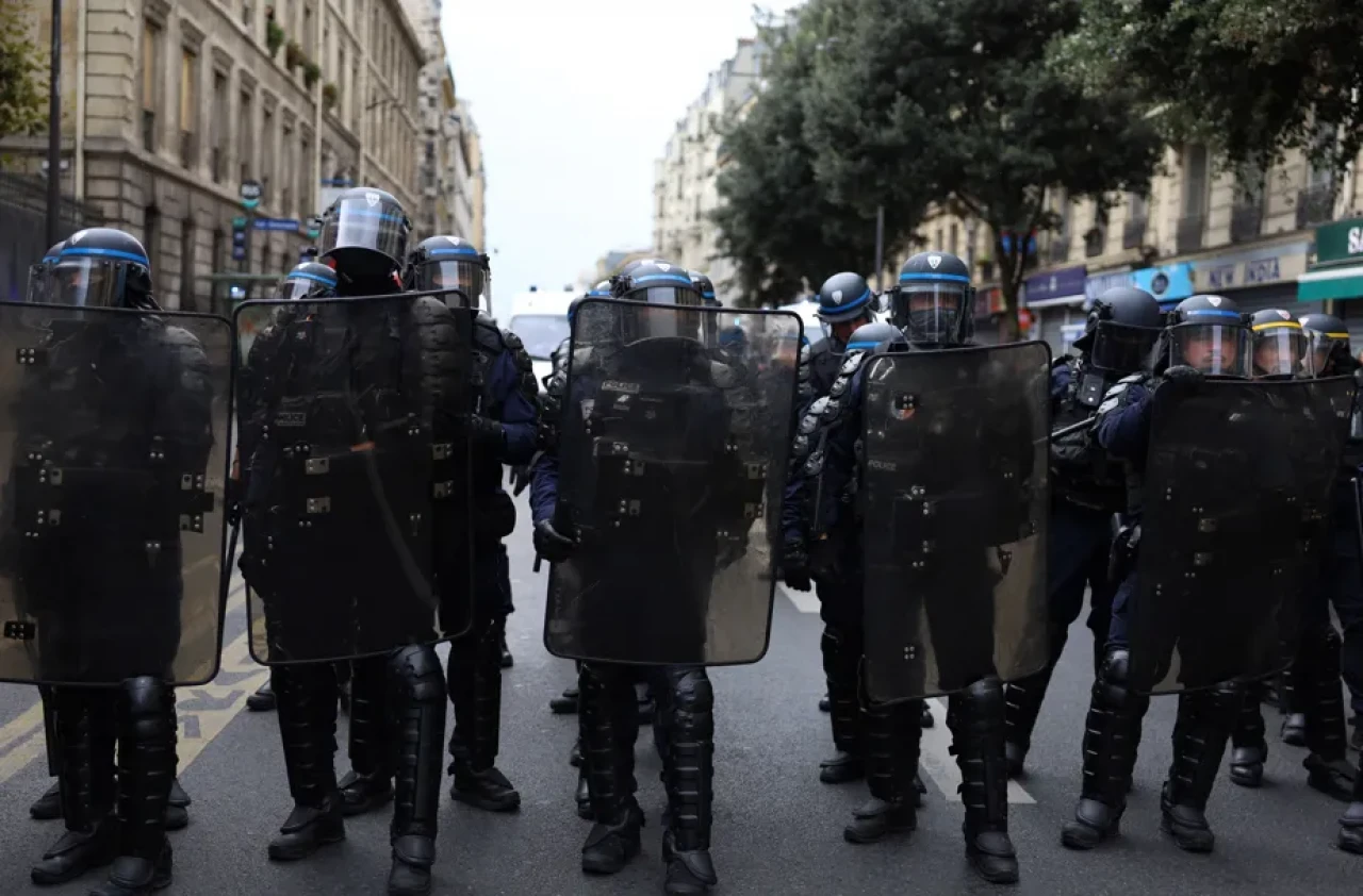 Macron’a büyük tepki: Ülke genelindeki eylemlerde gözaltı