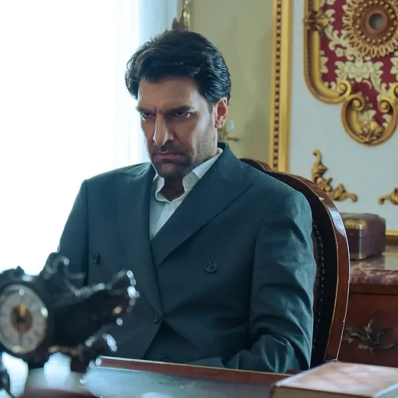 Eşref Rüya Dinçer kimdir? İşte gizemli karakter hakkında her şey