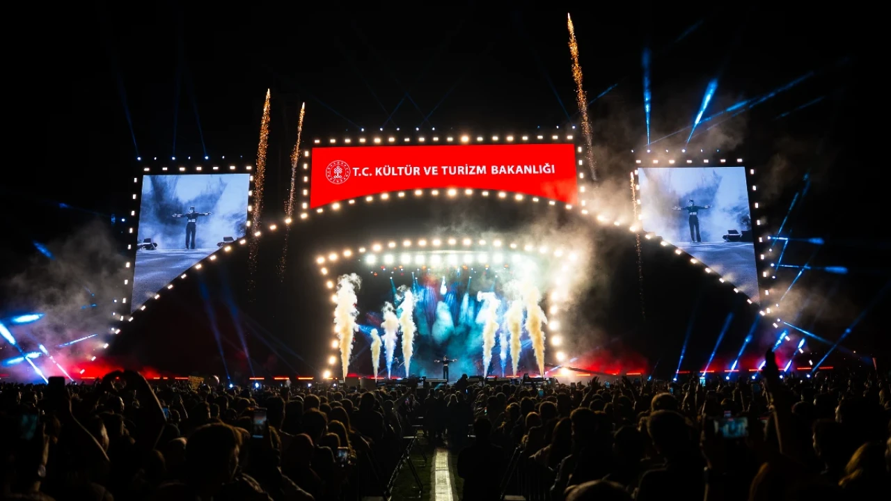 Gaziantep Kültür Yolu Festivali'nde beşinci gün: Sanatın tüm renkleri ışıldadı