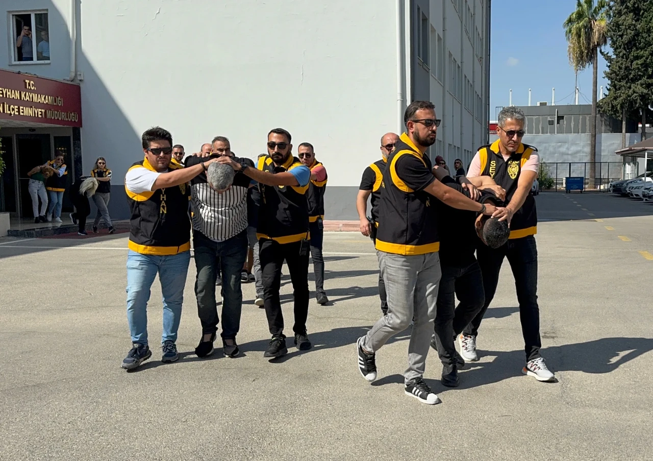 Adana’da sıra dışı baskın: Cephanelik gibi oto yıkamacı da neler çıktı neler...